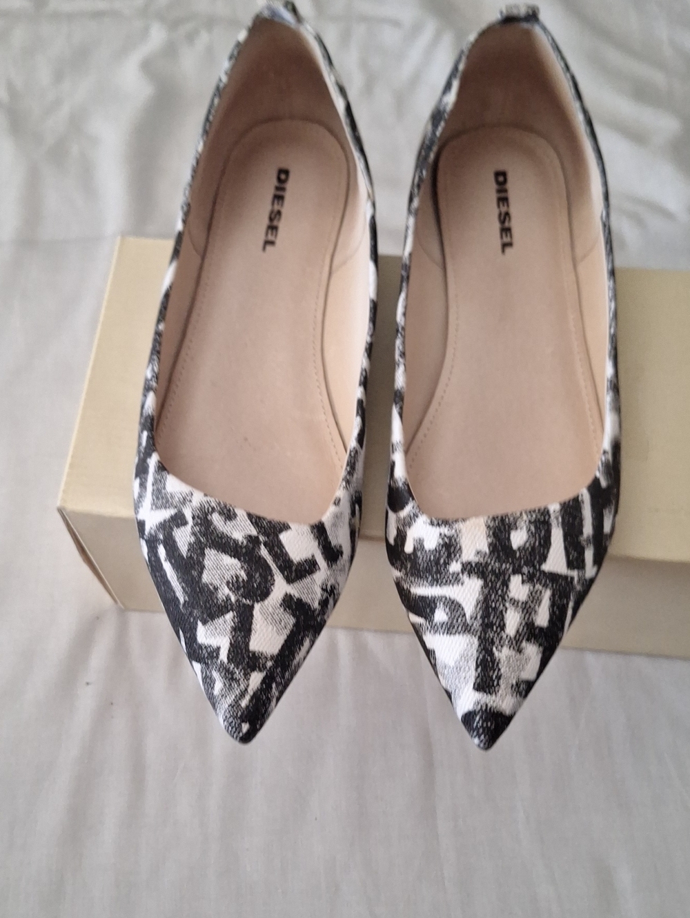 Diesel Black & White Pointed-Toe Logo Print Flats